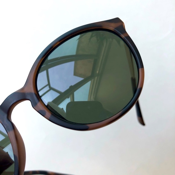 Calvin Klein tortoise shell sunglasses - Picture 7 of 16